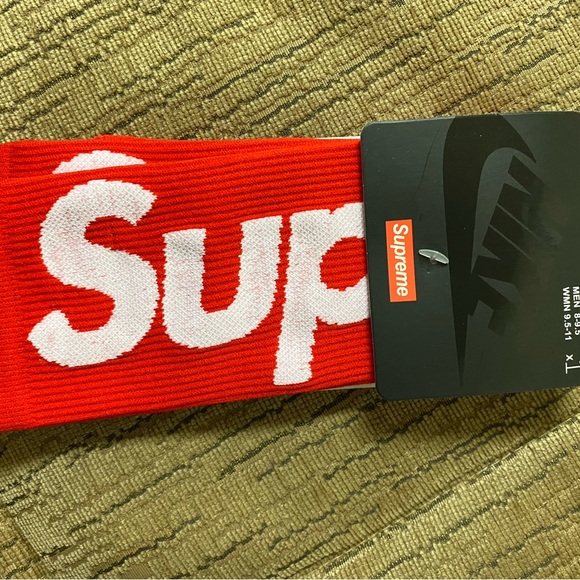 Supreme x Nike Lightweight Crew Socks Men's brand new with tags - Picture 7 of 11